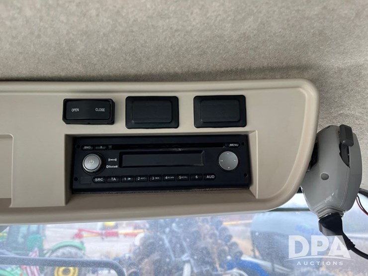 2017-john-deere-f4365-image-66