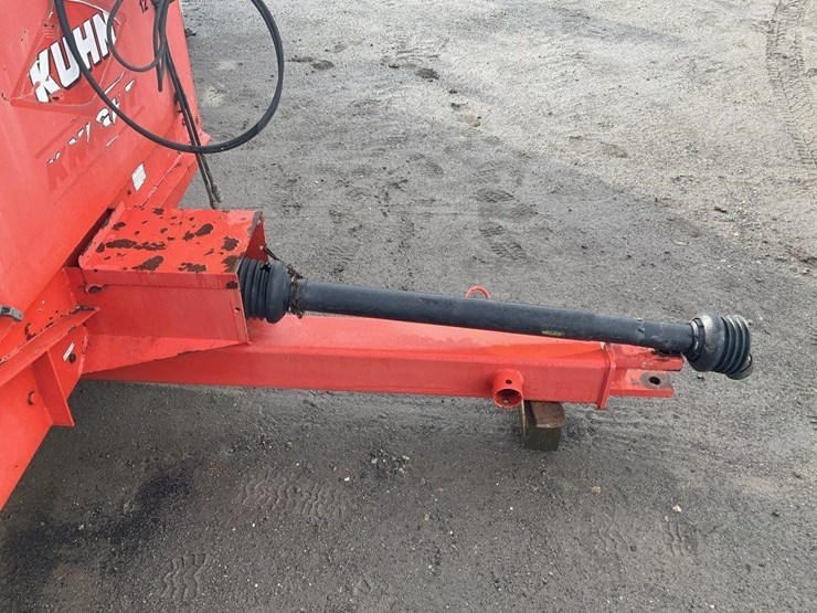 kuhn-slinger-8118-16'x7'-pull-pto-manure-spreader-image-9