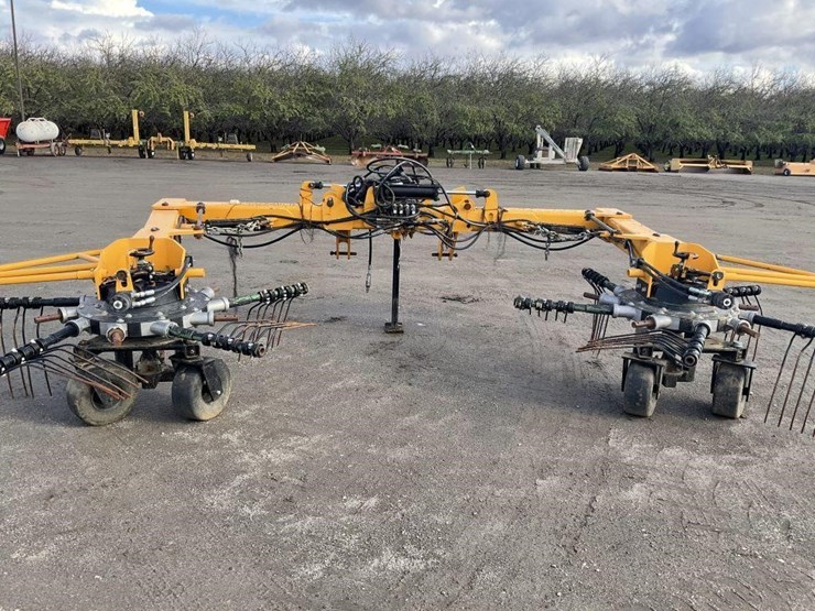 omc-brush-hog-16'-3-pt-adj.-fold-out-berm-rake-image-7