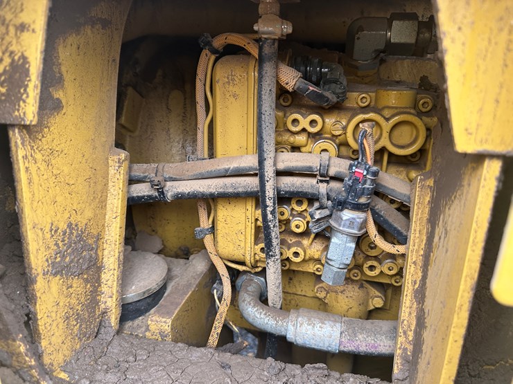 2022-caterpillar-140gc-image-89