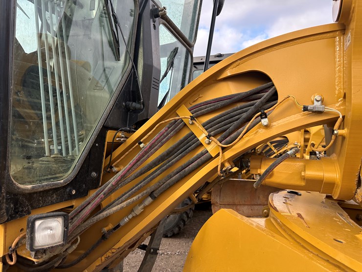 2022-caterpillar-140gc-image-51