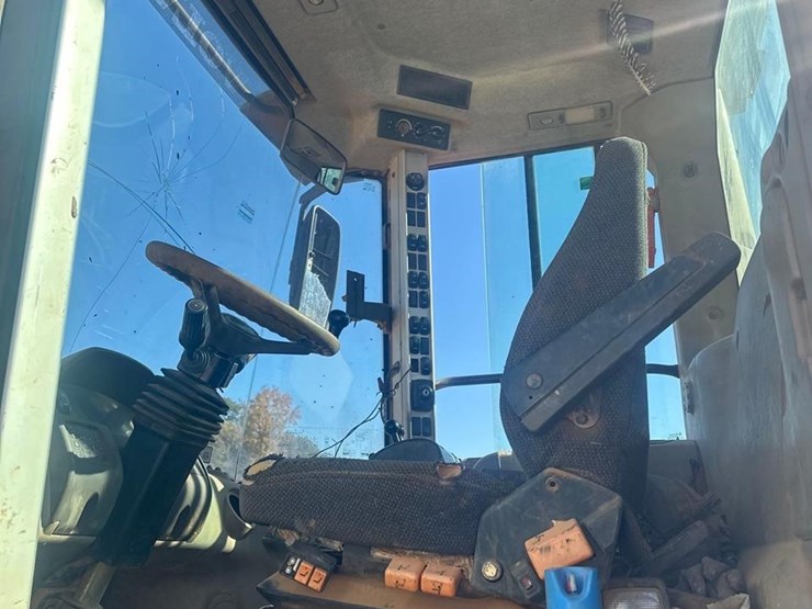 2011-volvo-l60f-image-16