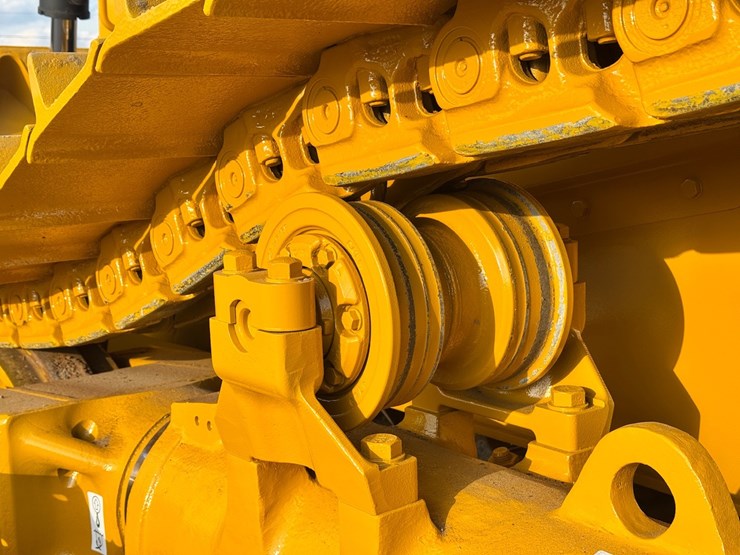 2019-caterpillar-d8t-image-32