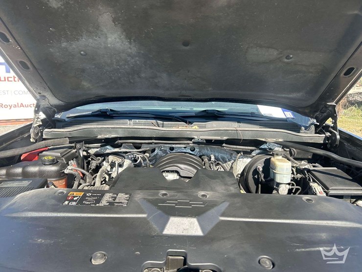 2015-chevrolet-silverado-1500-crew-cab-pickup-truck-image-13