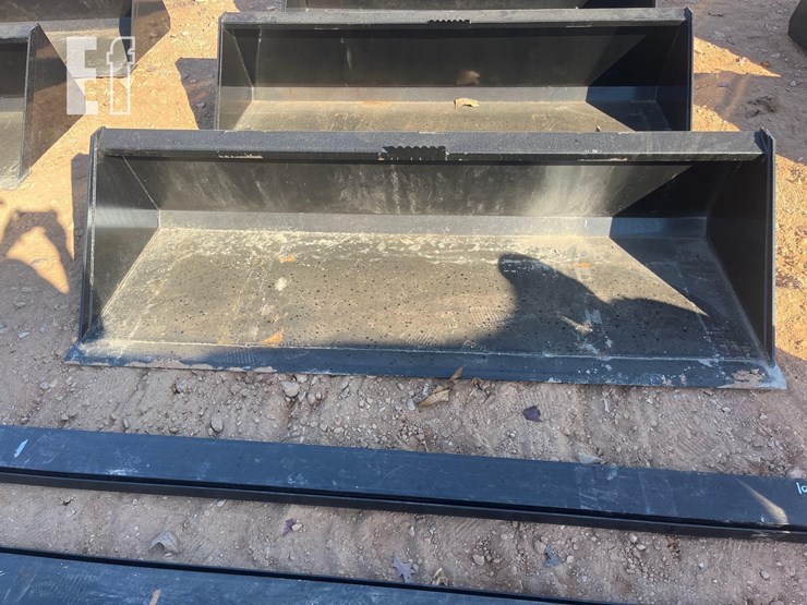 swict-84in-skid-steer-bucket-image-1