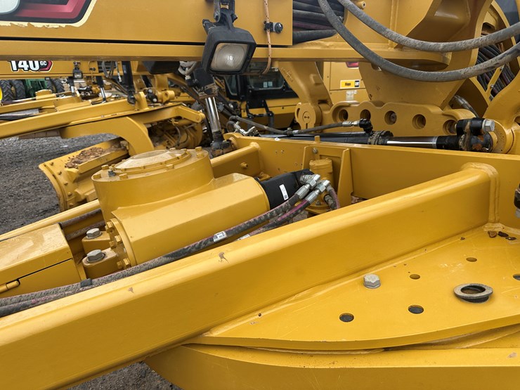 2022-caterpillar-140gc-image-41