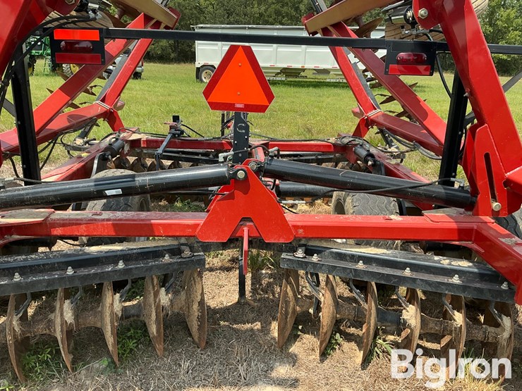 2018-case-ih-345-image-16