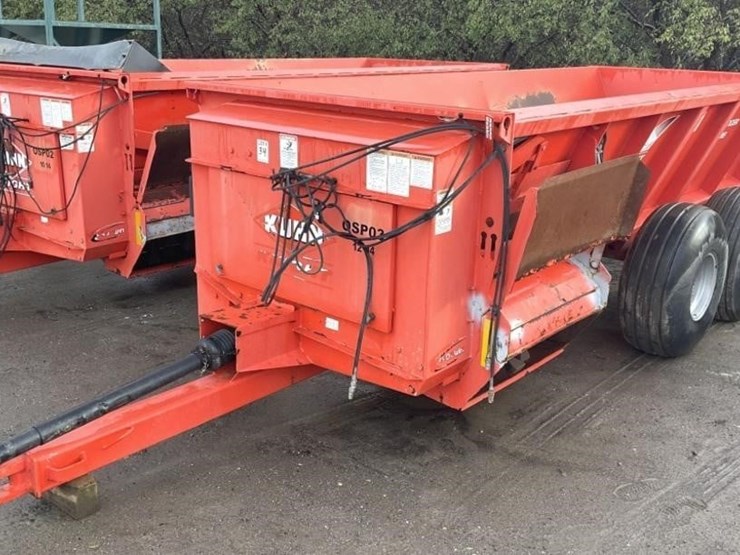 kuhn-slinger-8118-16'x7'-pull-pto-manure-spreader-image-1