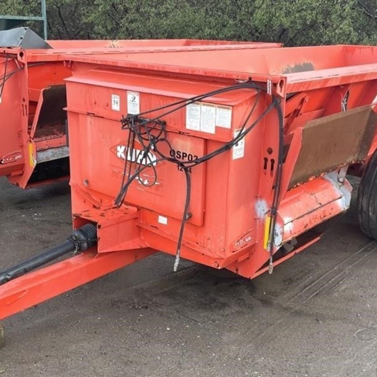 KUHN Slinger 8118 16'x7' Pull PTO Manure Spreader