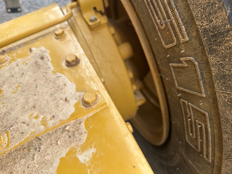 2022-caterpillar-140gc-image-13