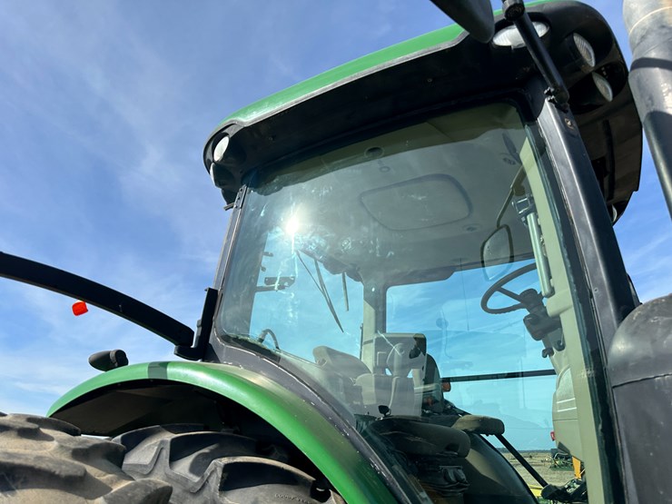 2010-john-deere-8285r-image-37