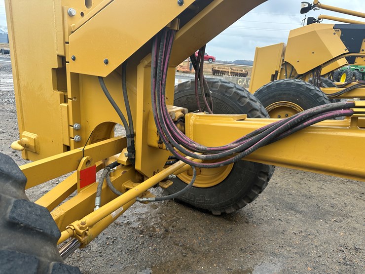 2022-caterpillar-140gc-image-44