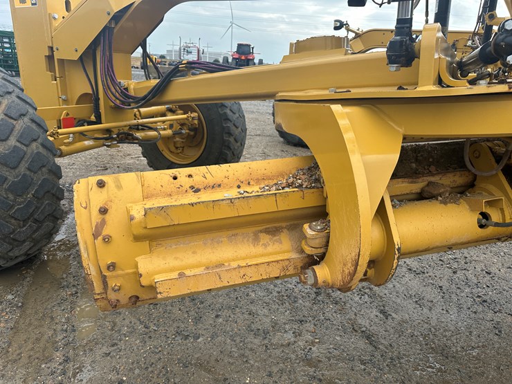 2022-caterpillar-140gc-image-27