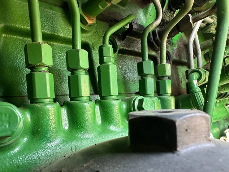 2010-john-deere-8285r-image-53