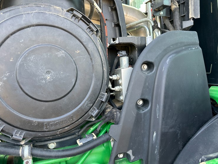 2016-john-deere-8320r-image-44