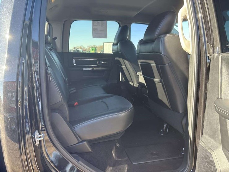 2015-ram-2500-laramie-image-18