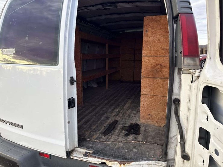 2001-chevrolet-express-g2500-image-20
