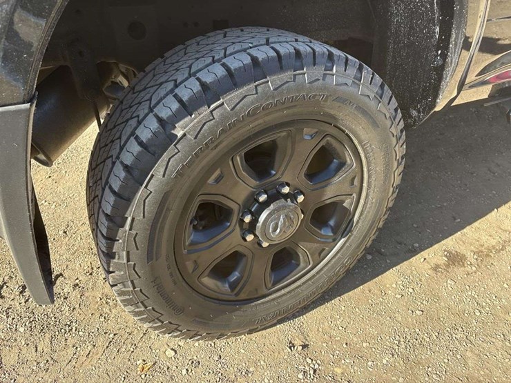 2015-ram-2500-laramie-image-11