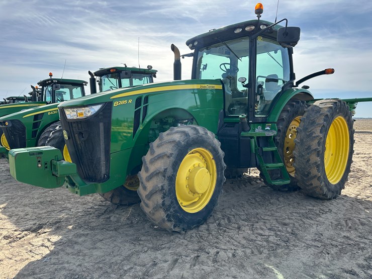 2010-john-deere-8285r-image-1