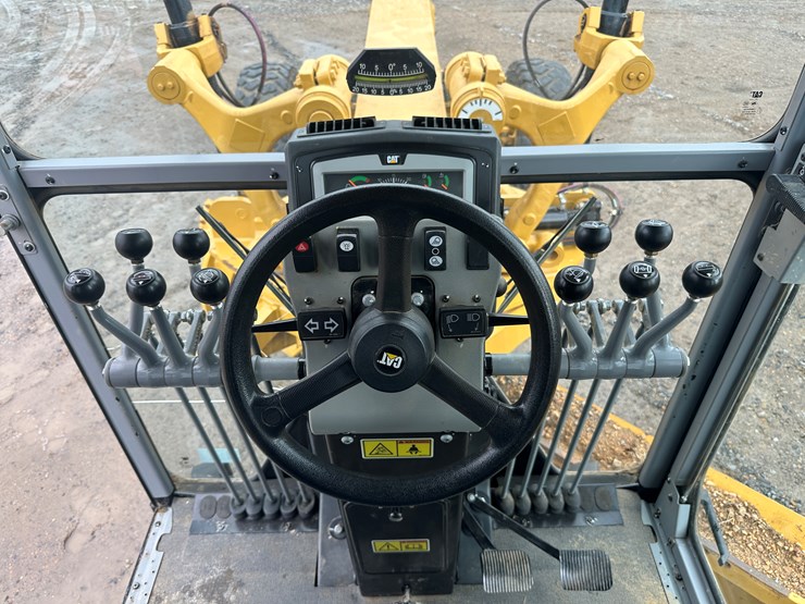 2022-caterpillar-140gc-image-85