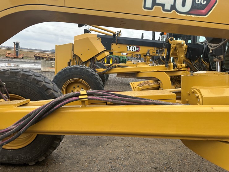 2022-caterpillar-140gc-image-43