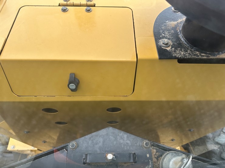 2022-caterpillar-140gc-image-94