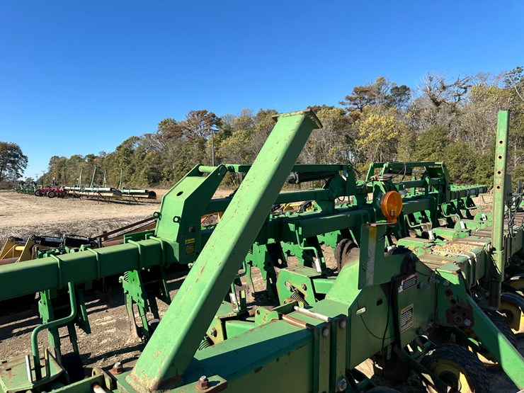 john-deere-16-image-56