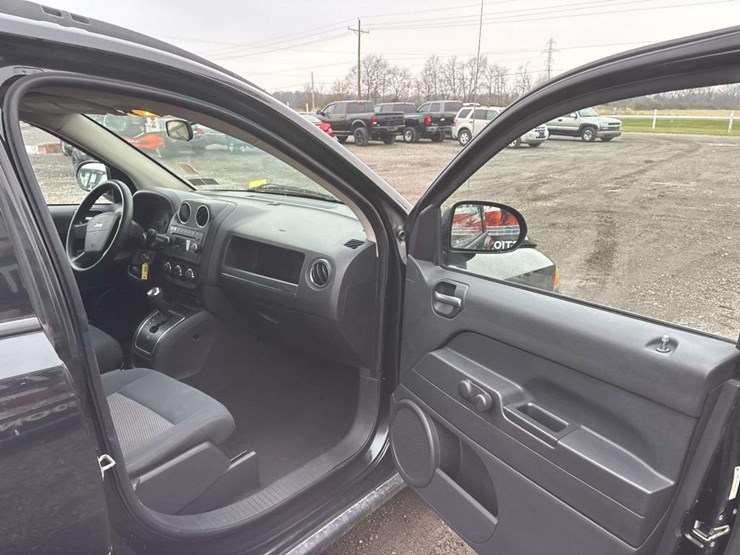 2010-jeep-compass-image-20