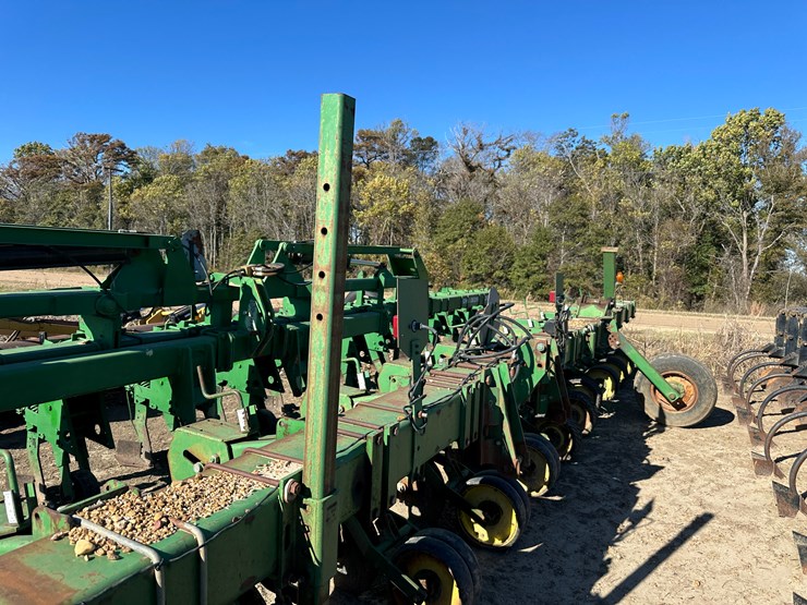 john-deere-16-image-58