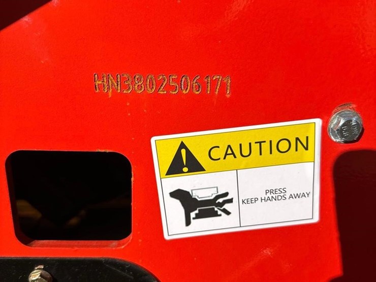 future-380-ride-on-mini-skid-steer-image-5