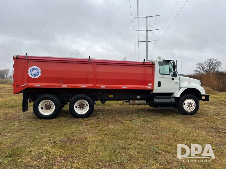 2004-international-7400-image-4