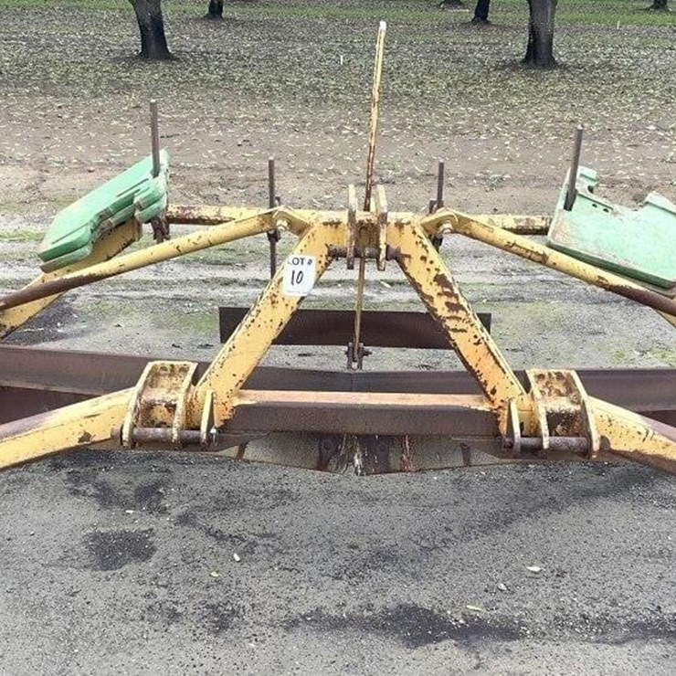 Custom 3-Pt 10' Alfalfa Checker