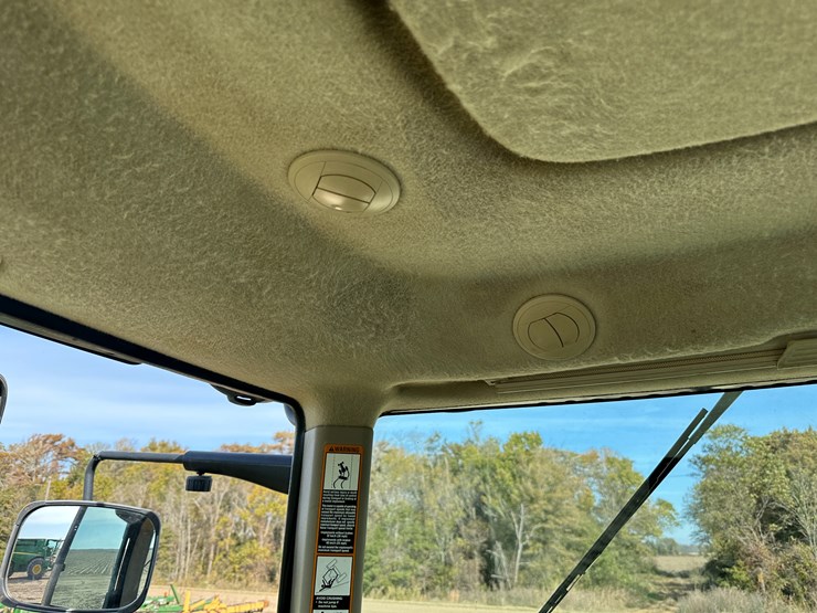 2010-john-deere-8360r-image-61