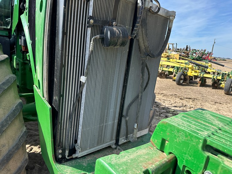 2010-john-deere-8285r-image-47