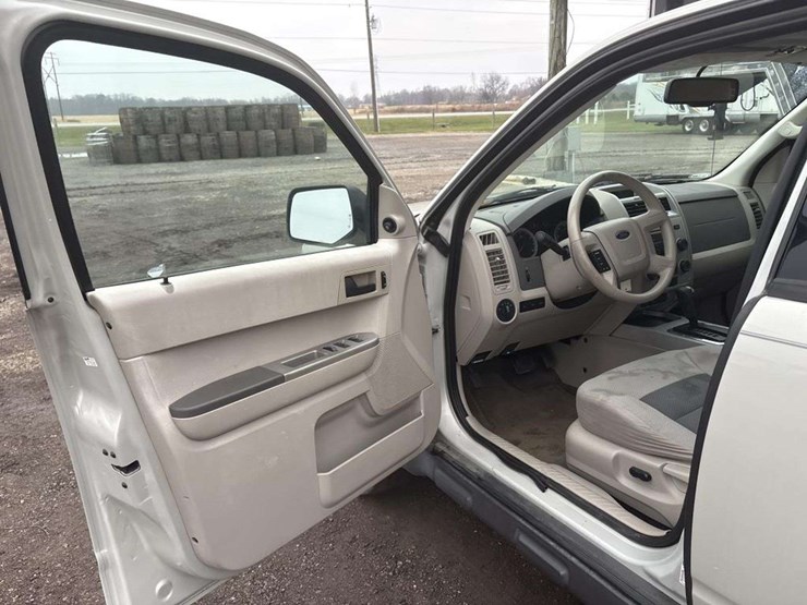 2008-ford-escape-image-13