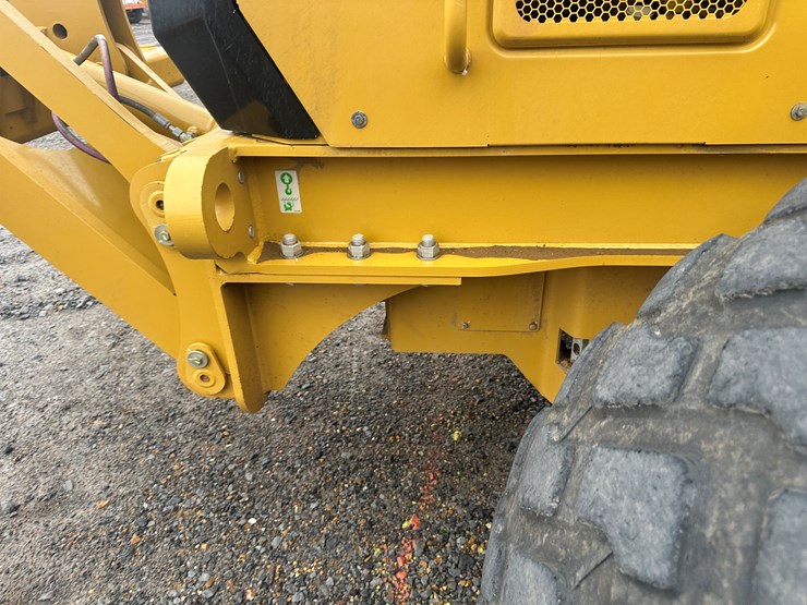 2022-caterpillar-140gc-image-69