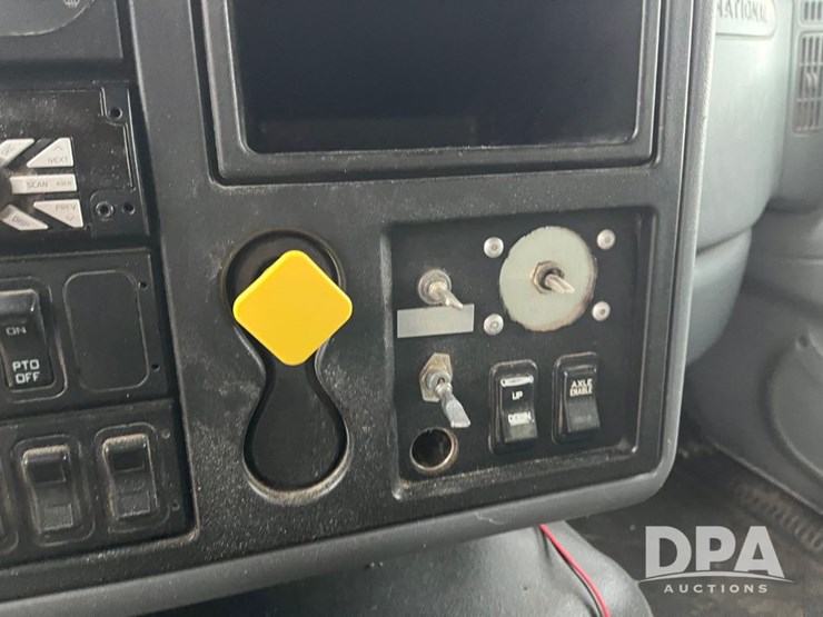 2005-international-7600-image-64