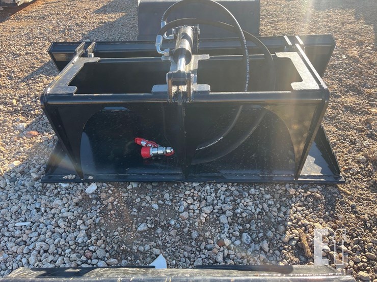 future-44in-hydraulic-skid-steer-plate-grabber-image-1