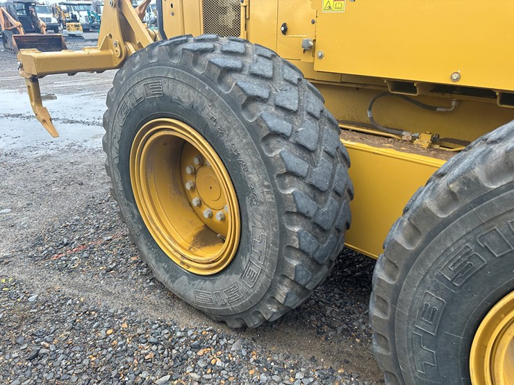 2022-caterpillar-140gc-image-11