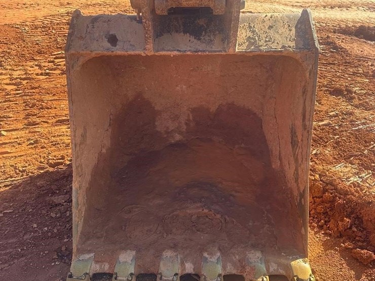 2012-hitachi-zx225us-lc-3-image-10