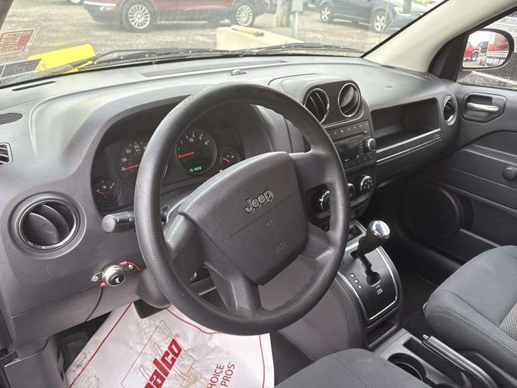 2010-jeep-compass-image-22