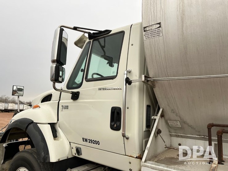 2005-international-7600-image-52