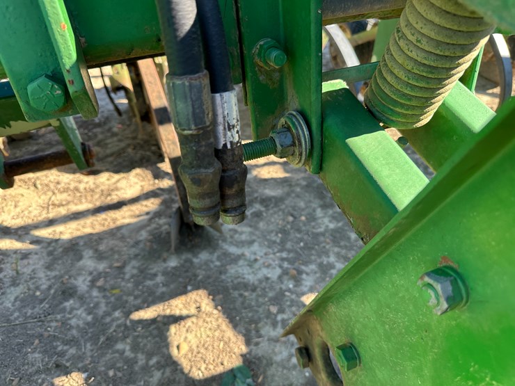 #33728-•-16-row-30"-cultivator-image-17