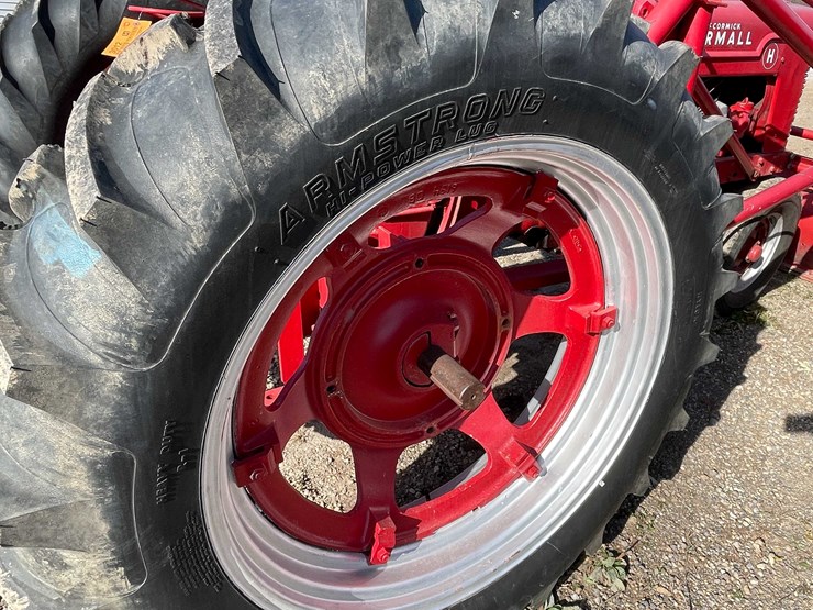 #3012-•-mccormick-farmall-h-narrow-front-tractor-with-loader-image-22