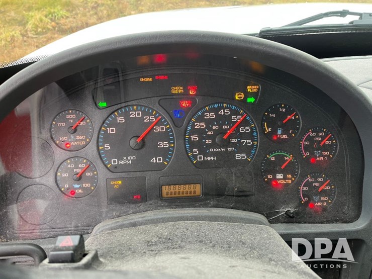 2004-international-7400-image-67