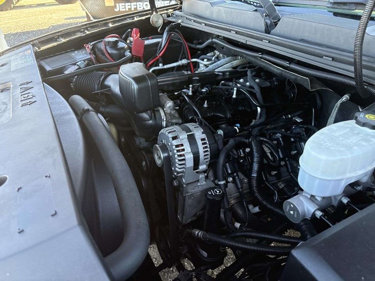 2013-chevrolet-3500hd-image-27