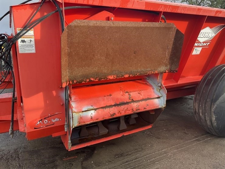 kuhn-slinger-8118-16'x7'-pull-pto-manure-spreader-image-7