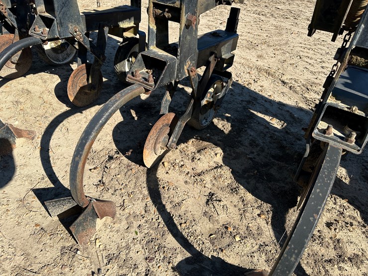 #33726-•-16-row-30"-cultivator-image-26