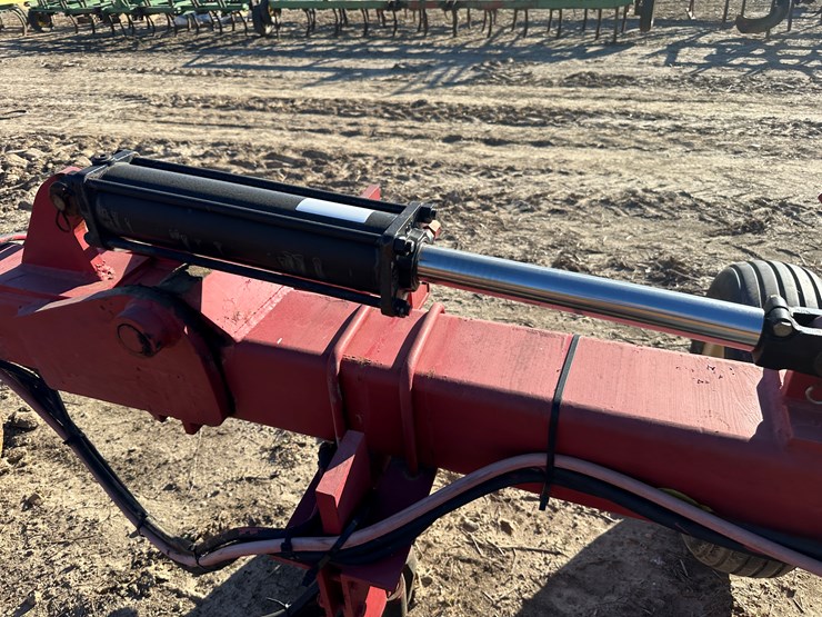 #33739-•-~20'-row-crop-cultivator-image-13