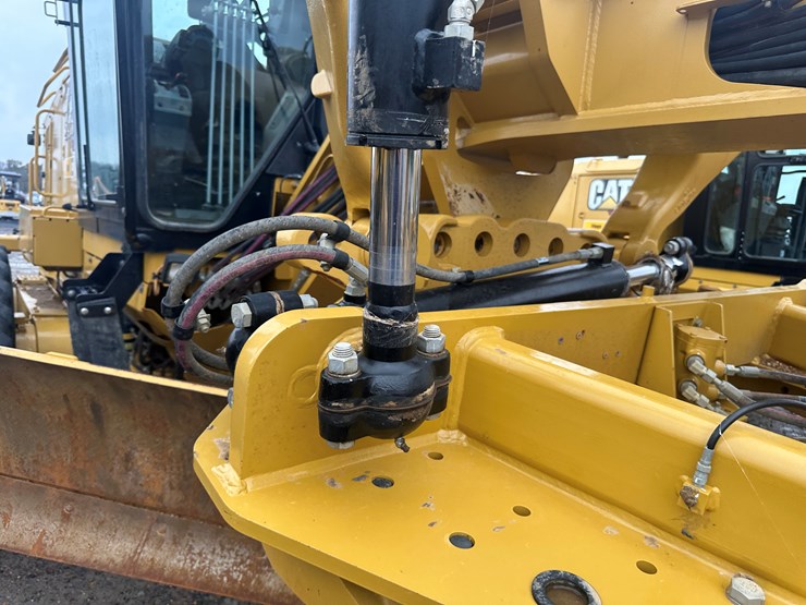 2022-caterpillar-140gc-image-51